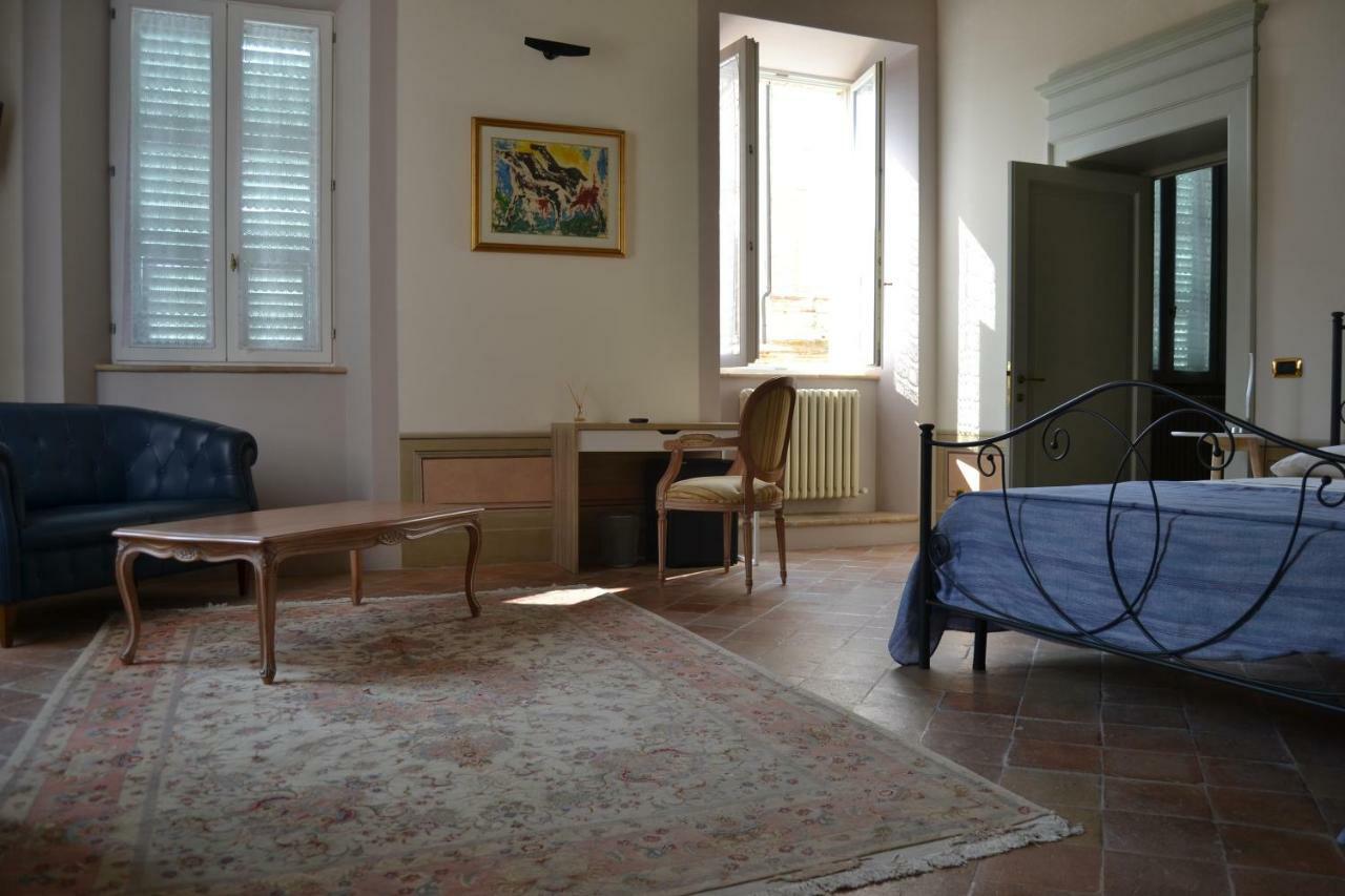 Palazzo Roberti Hotel Monte San Giusto Kültér fotó