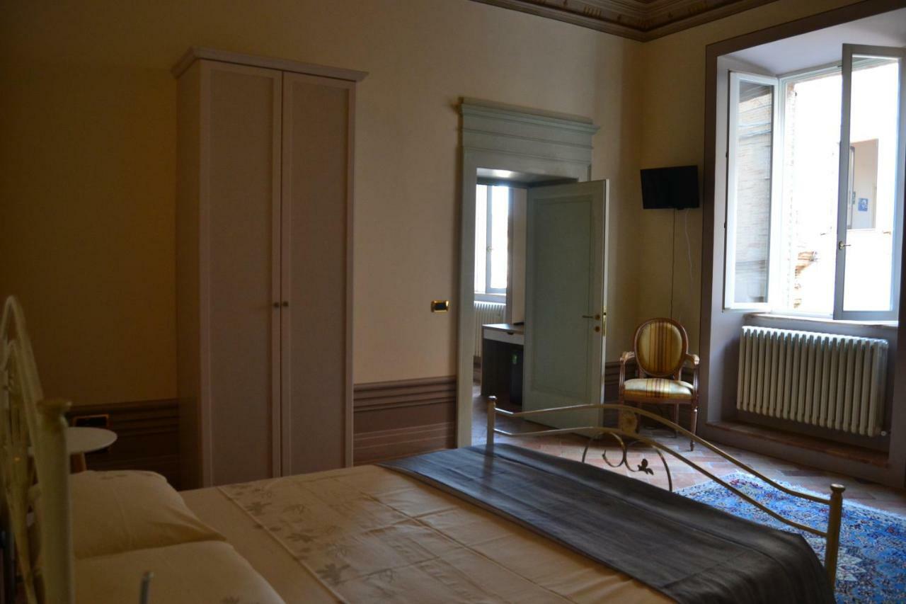 Palazzo Roberti Hotel Monte San Giusto Kültér fotó